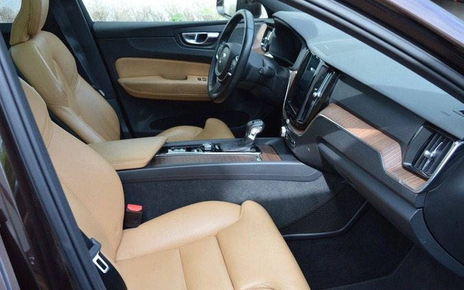 Volvo XC 60 cena 164444 przebieg: 51589, rok produkcji 2019 z Poznań małe 497